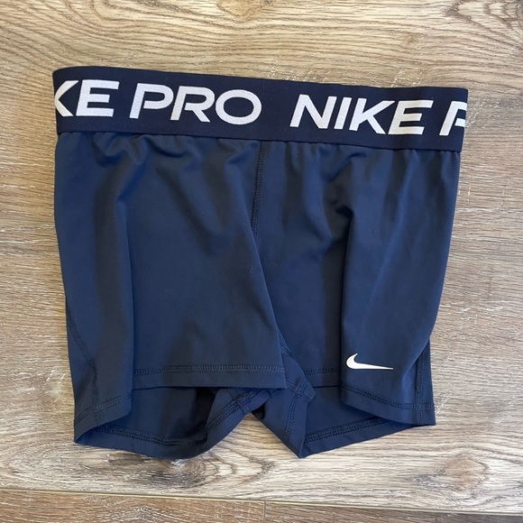 Nike Pro Women's Athletic Shorts - Navy Blue EUC size M - Picture 1 of 3